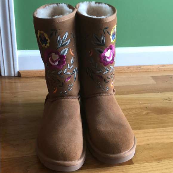 Shoes - Ladies Ugg boots